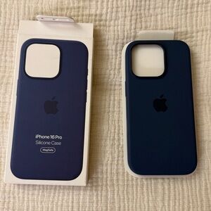 Apple iPhone 16 Pro Silicone Case
